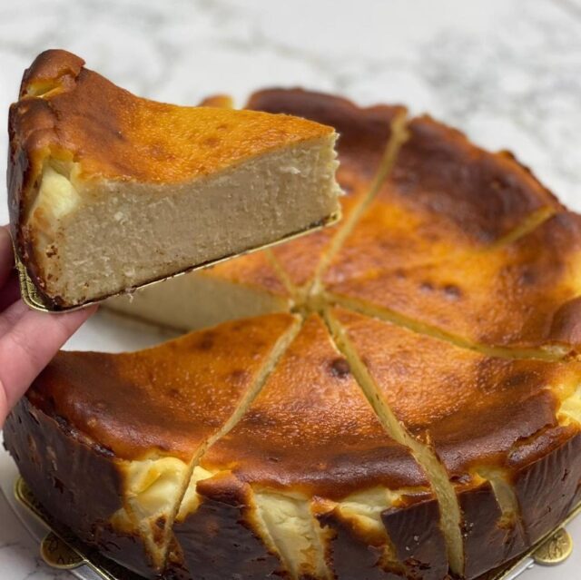 עוגת גבינה באסקית של אלכסנדר