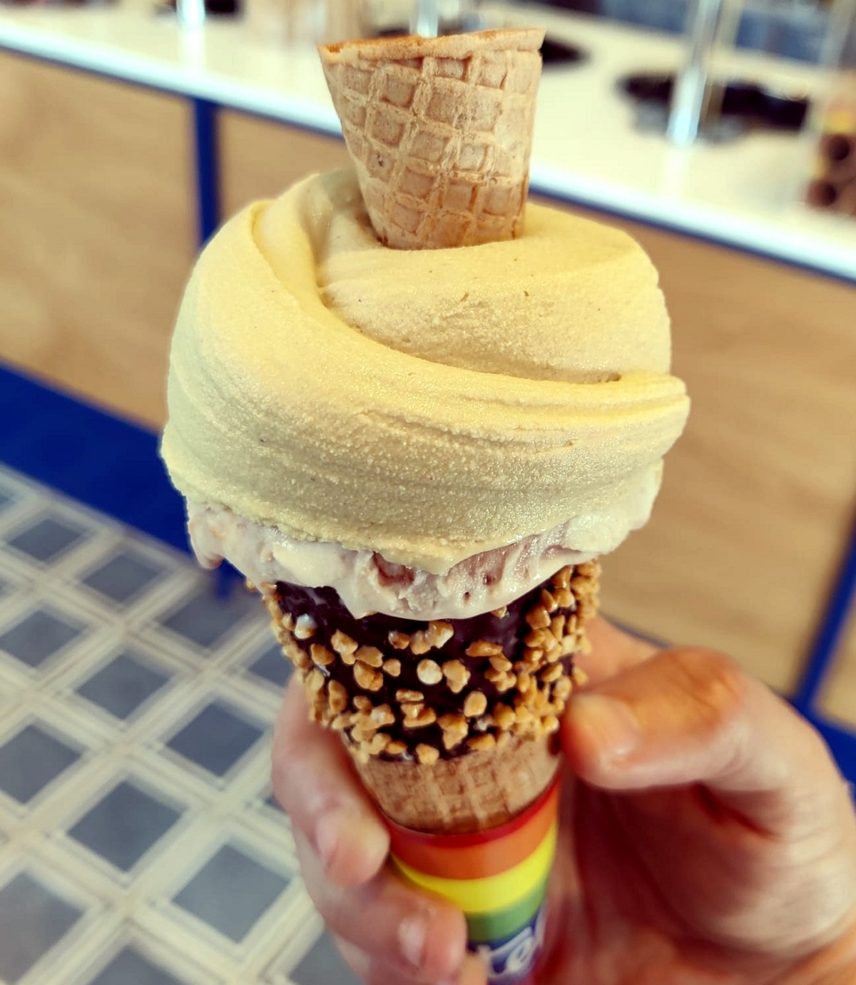 גלידת פיסטוק של אוטלו ג'לטו בנמל תל אביב