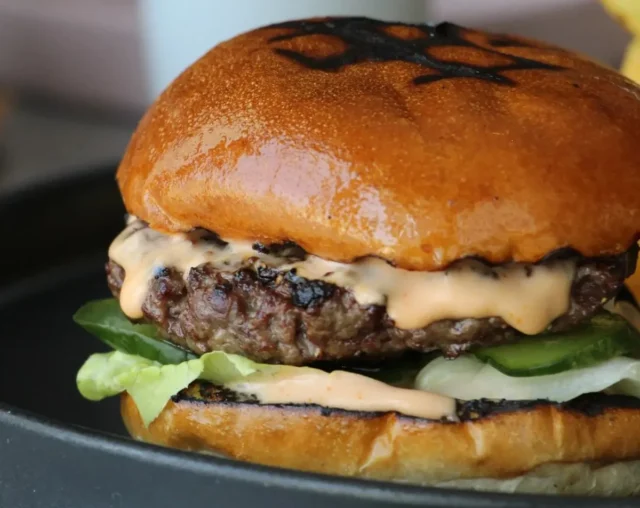 תפריט עסקיות צהריים במסעדת a למבוגרים ולילדים