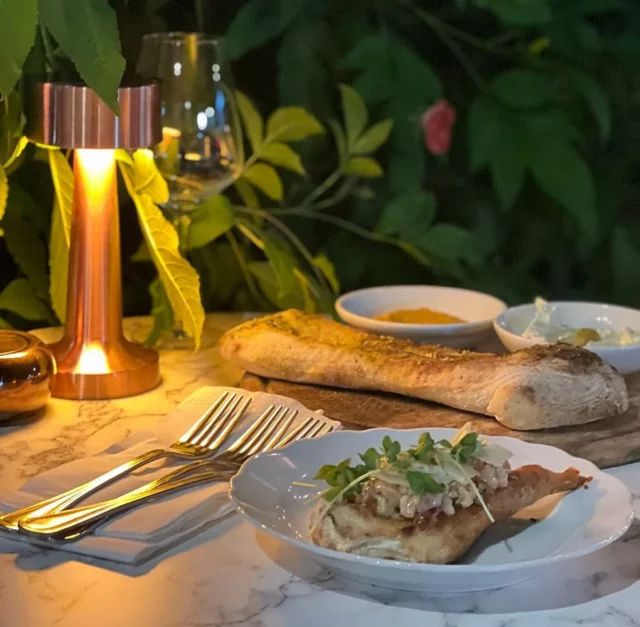 C/W - בר יין ושוקולד בשוק הפשפשים ביפו