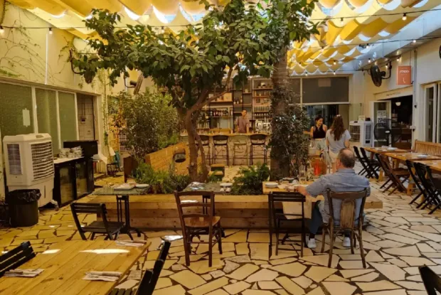 ארוחת הבוקר של "האחים" מציעה מפלט מפנק מהמולת העיר ארוחת הבוקר של "האחים" מציעה מפלט מפנק מהמולת העיר