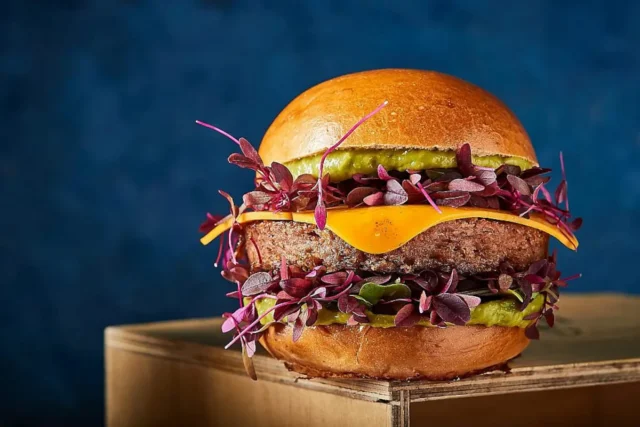 JBurger - פופ אפ המבורגר טבעוני מושחת במסעדת J17