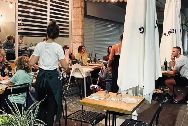 מסעדת מזה מביאה את יוון השמחה אל נהריה מסעדת מזה מביאה את יוון השמחה אל נהריה