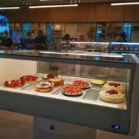 מה מסתתר בויטרינת התכשיטים של הפטיסרי החדש בשרונה?