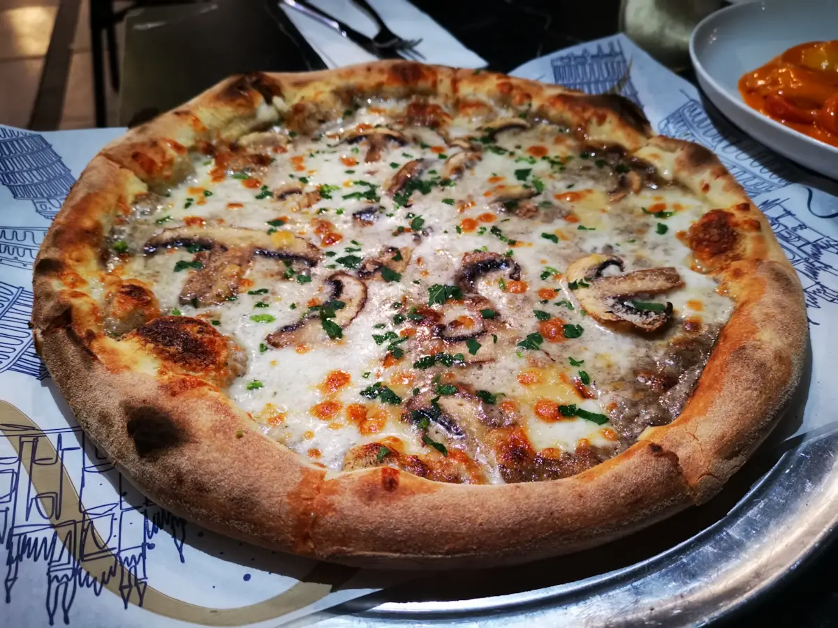 פיצה טרטופו של מסעדת ג'ובאני תל אביב