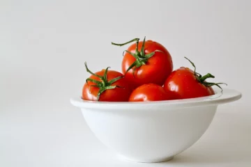 איך לשמור עגבניות טריות לאורך זמן במטבח ובמקרר