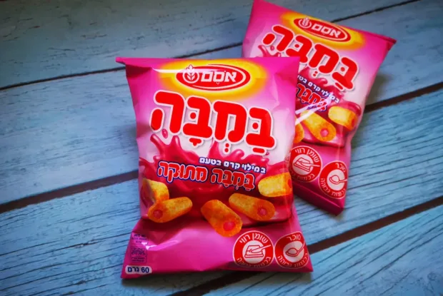 מפגש ענקים: במבה במילוי במבה אדומה מגיעה למדפים מפגש ענקים: במבה במילוי במבה אדומה מגיעה למדפים