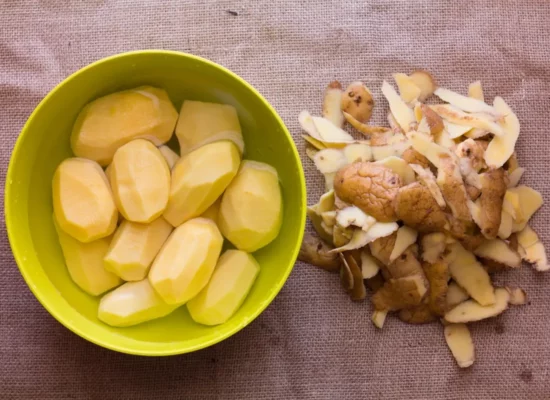 איך לקלף תפוחי אדמה במהירות ובקלות