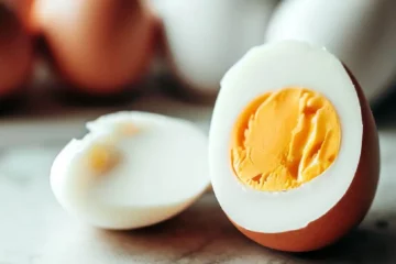 כמה זמן אפשר לשמור ביצה קשה במקרר?