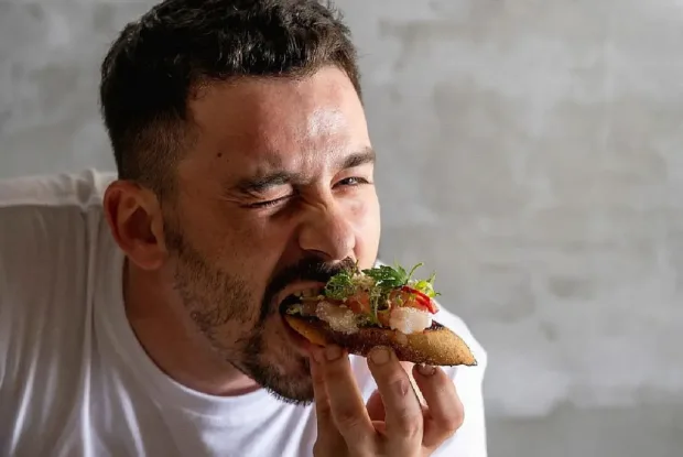 מסעדת קילומטראז' חוגגת שנה עם מחניודה ושף אסף גרניט מסעדת קילומטראז' חוגגת שנה עם מחניודה ושף אסף גרניט