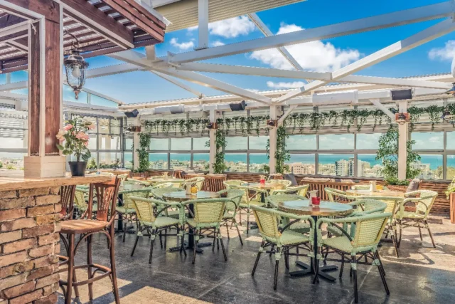 בר עם נוף פנורמי במלון קאזה