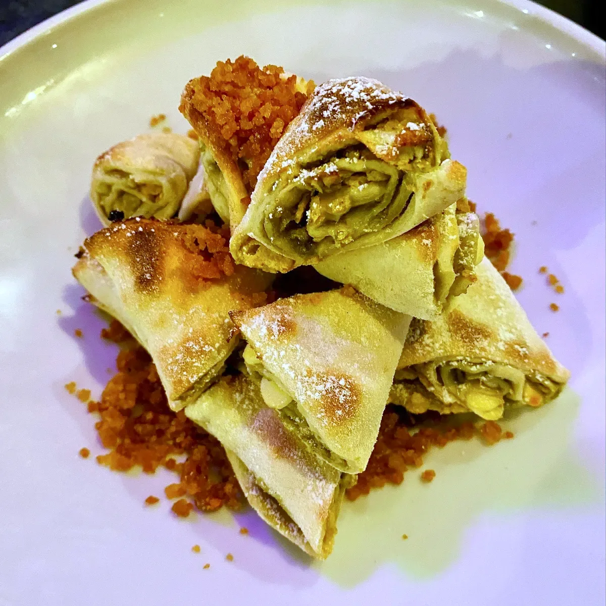 רוזלך עם קרם פיסטוק, שוקולד לבן וקראנץ’ קורנפלקס