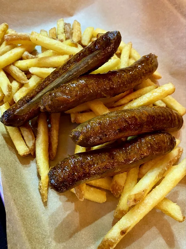 נקניקיות מרגז על צ'יפס