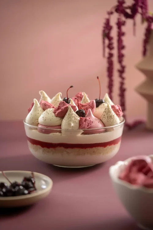 קינוח מסקרפונה עם פירות יער בכוס