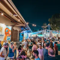 אוקטוברפסט נוסח ויינשטפן בכיכר גבעון: בירות, נקניקיות והופעות