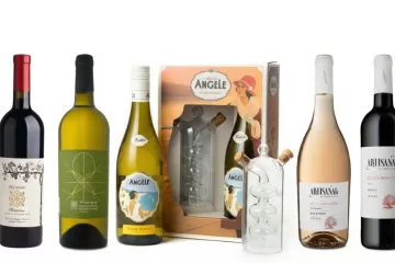 5 בקבוקי יין מסודרים