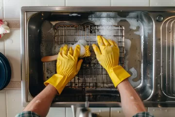 הסרת שומן שרוף מרשתות לתנור אפייה